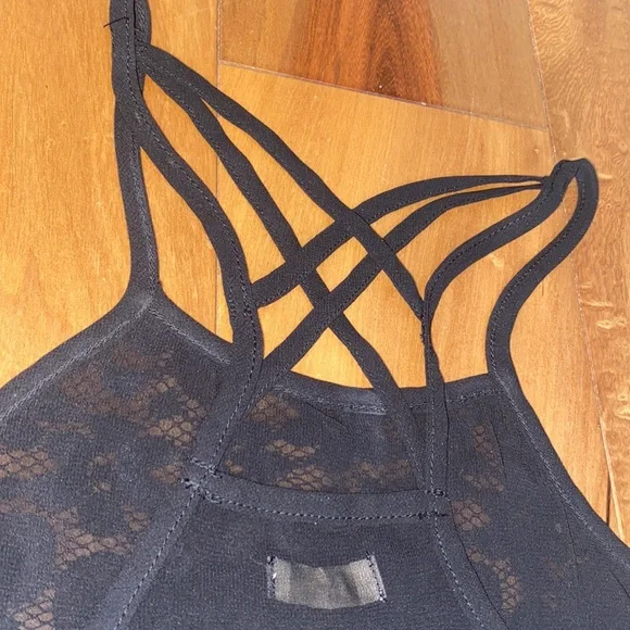 NWOT - HOLLISTER HIGH NECK CRISS CROSS FLORAL SHEER BACK BLOUSE - SIZE XS - Picture 7 of 8